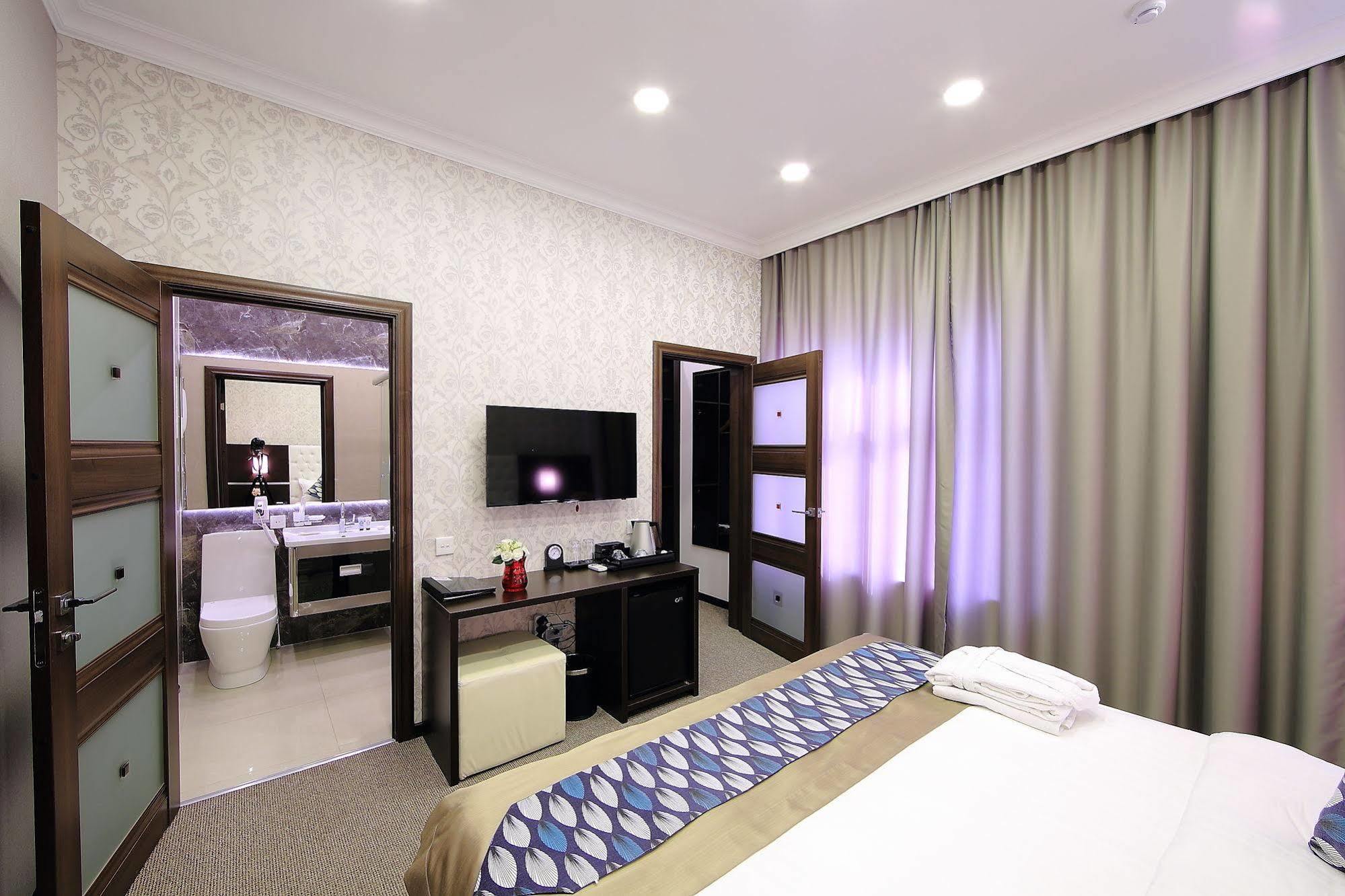 Premier Hotel 比什凯克 外观 照片