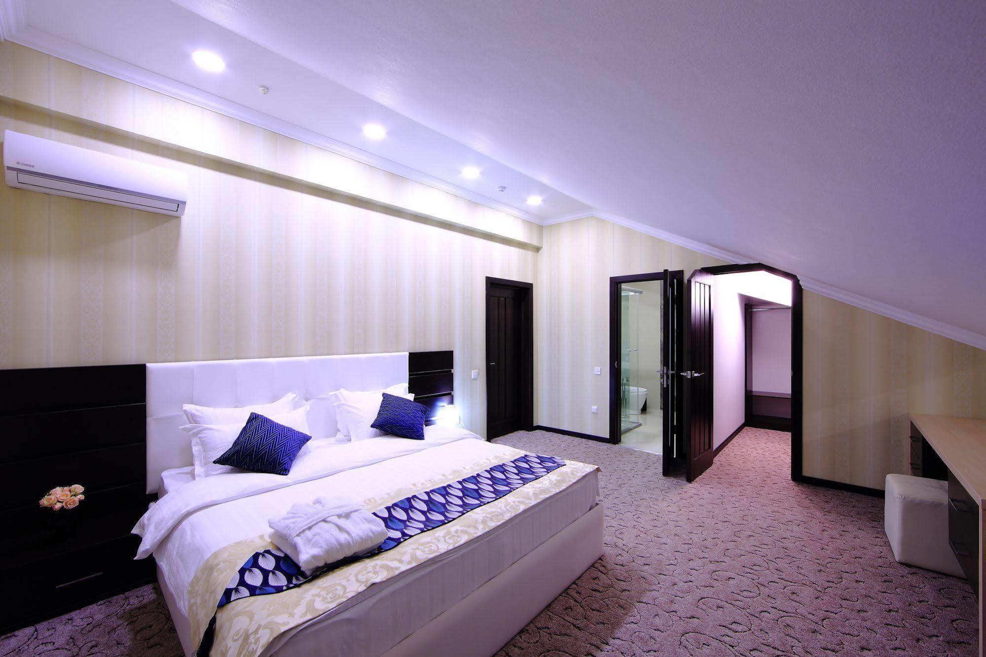 Premier Hotel 比什凯克 外观 照片